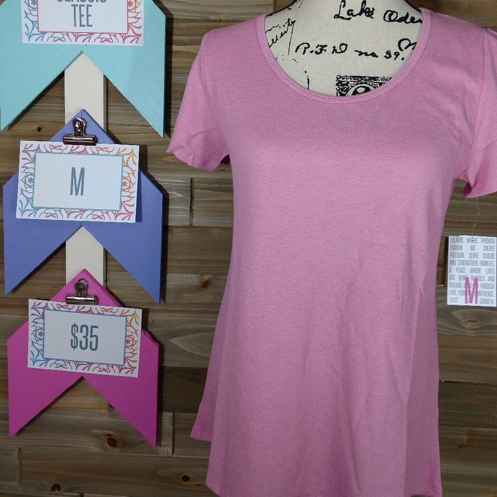 LuLaRoe NWT Medium Classic Tee